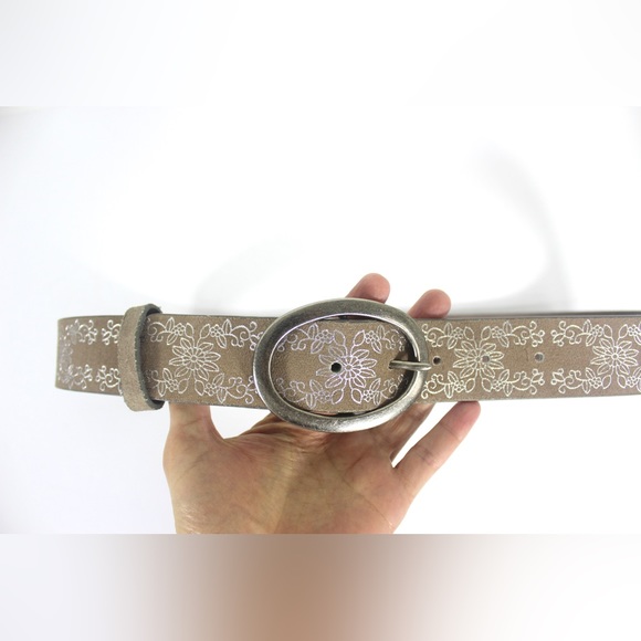 Beige Sueded Belt with Silver Embossed Floral Pattern and an Oval Silver Buckle - Picture 5 of 9